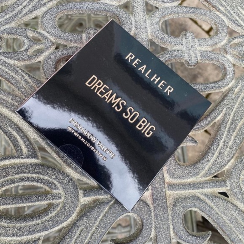 REALHER Eyeshadow Palette- Dreams So Big